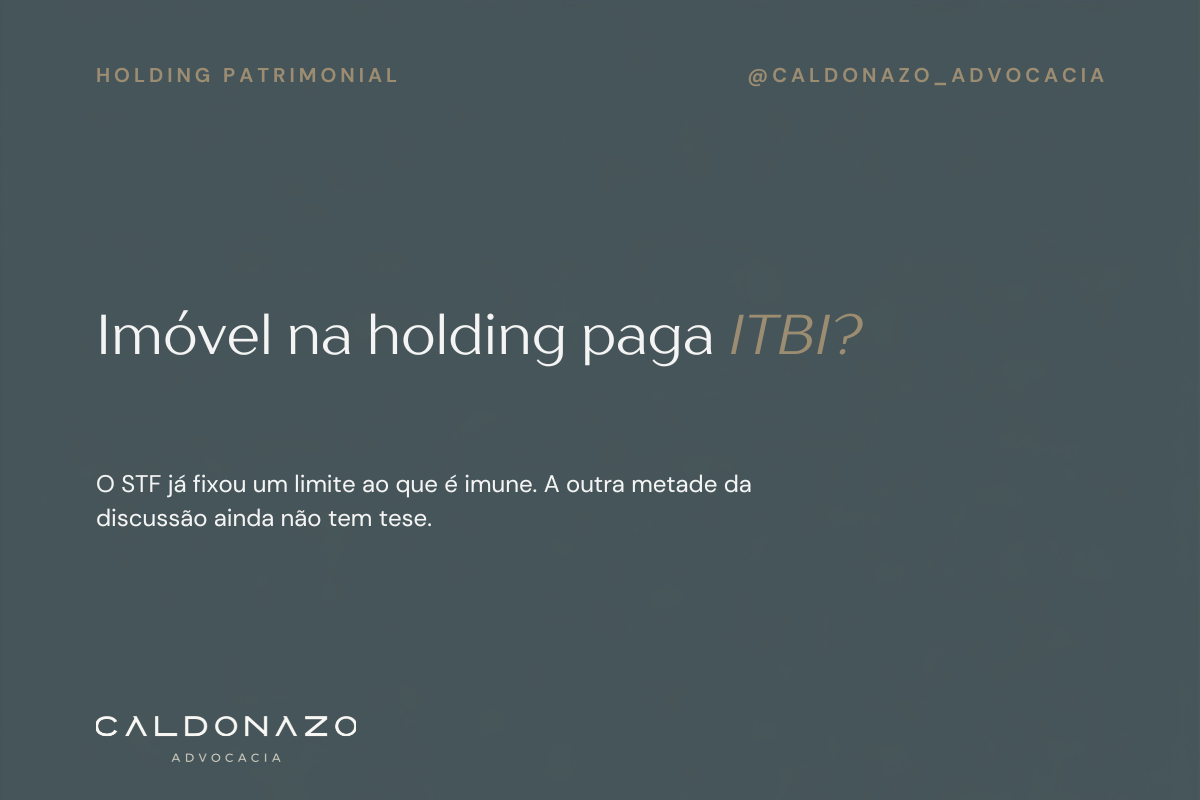 Arte tipográfica sobre fundo escuro com o texto Imóvel na holding paga ITBI, ilustrando o ITBI na integralização de imóveis em holding patrimonial